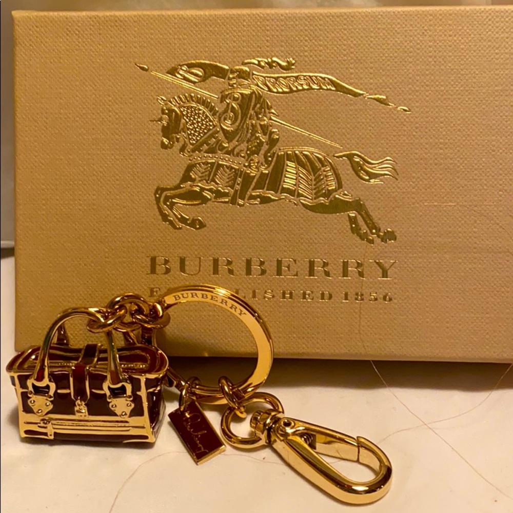 NWT RARE FIND BURBERRY KEYCHAIN W/SATCHEL PURSE